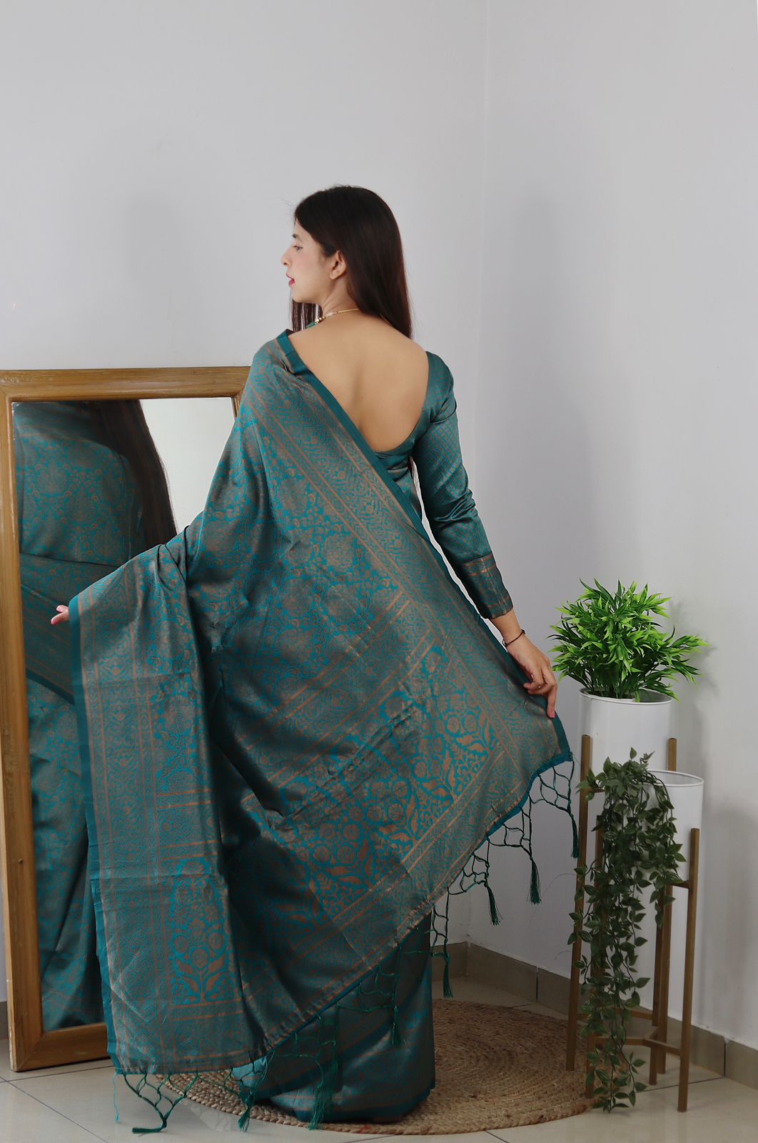 Demanding Rama Soft Banarasi Silk Saree With Lovely Blouse Piece