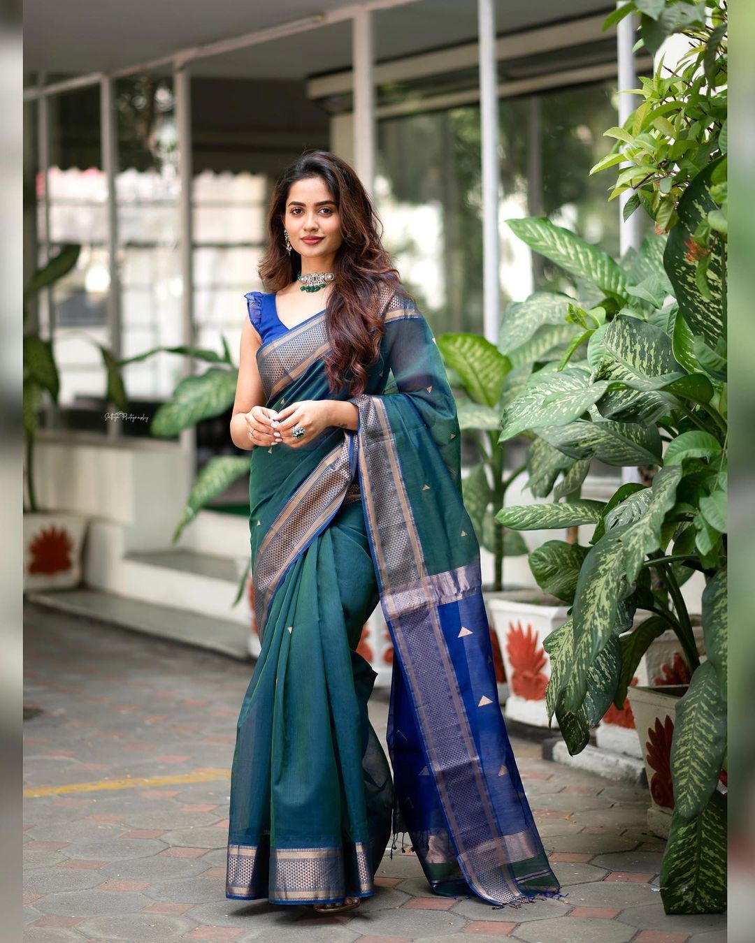 Outstanding Rama Soft Silk Saree With Snazzy Blouse Piece