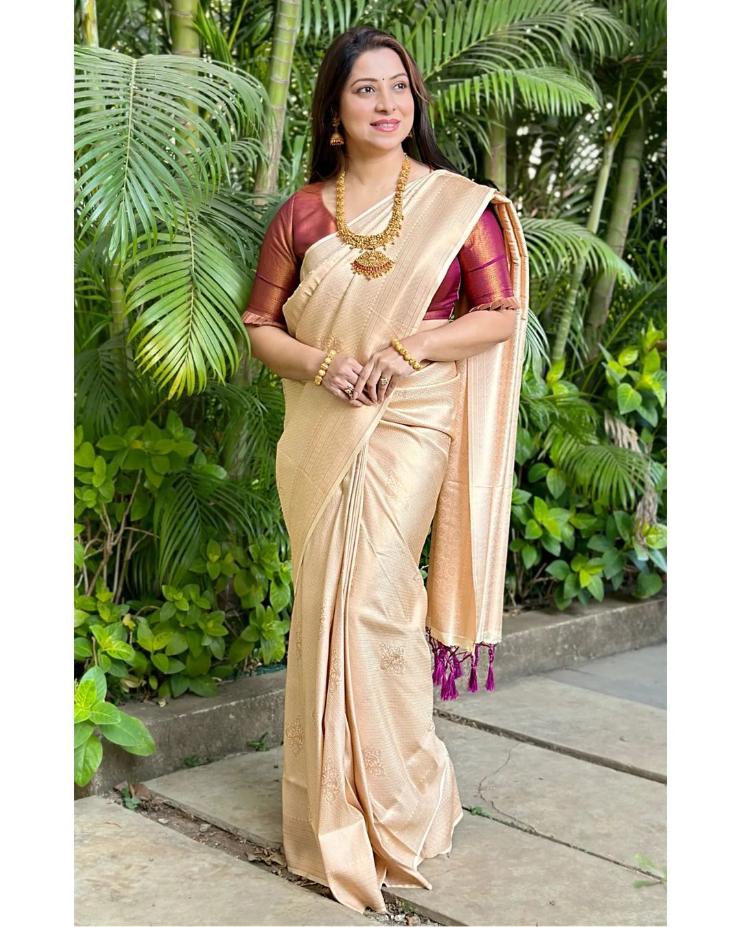 Fantabulous Cream Soft Silk Saree With Tempting Blouse Piece