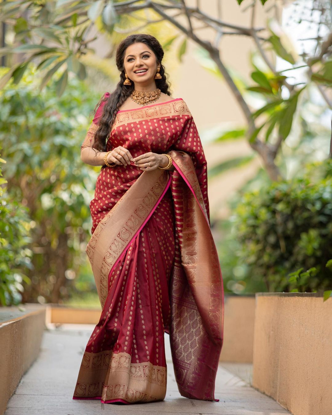 Super classy Maroon Soft Banarasi Silk Saree With Adoring Blouse Piece