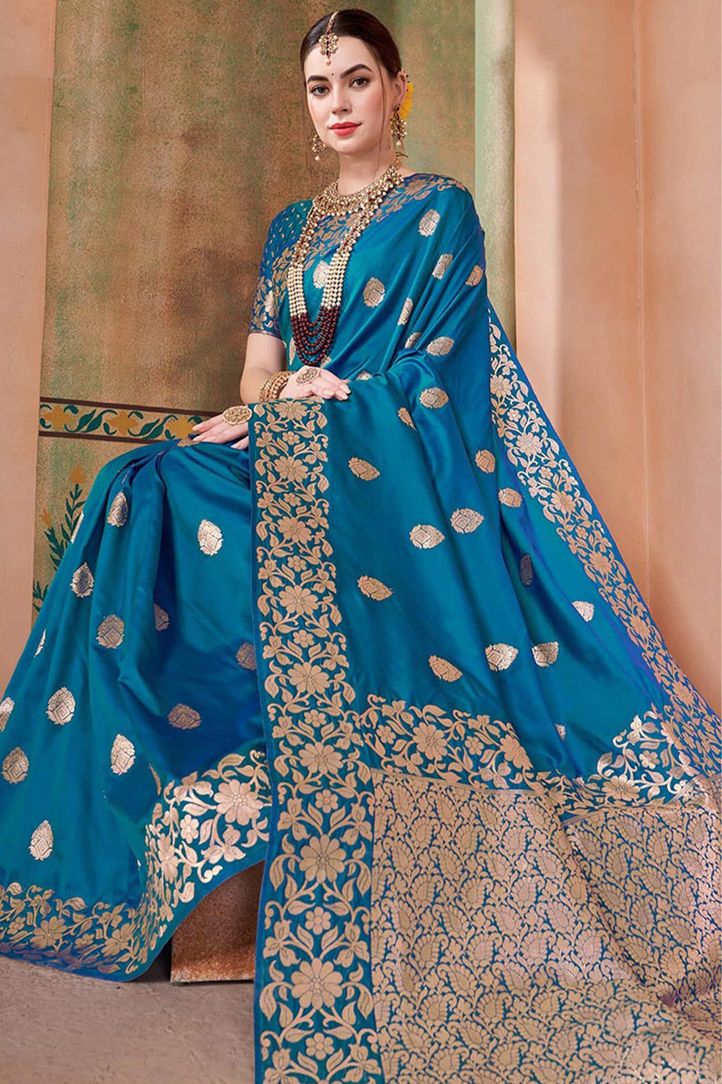 Splendorous Firozi Soft Banarasi Silk Saree With Most Flattering Blouse Piece