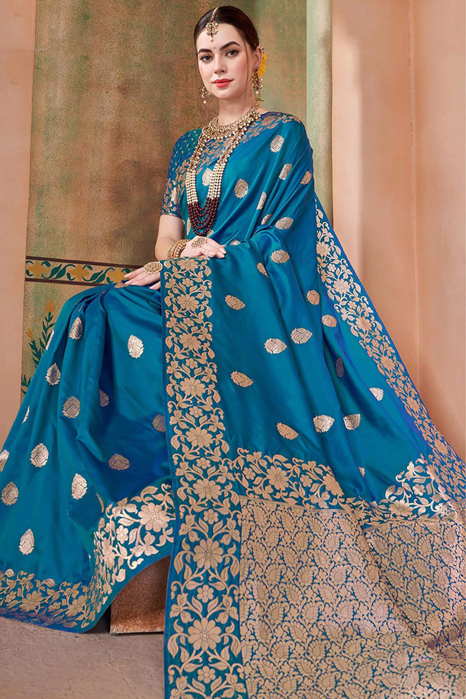Splendorous Firozi Soft Banarasi Silk Saree With Most Flattering Blouse Piece