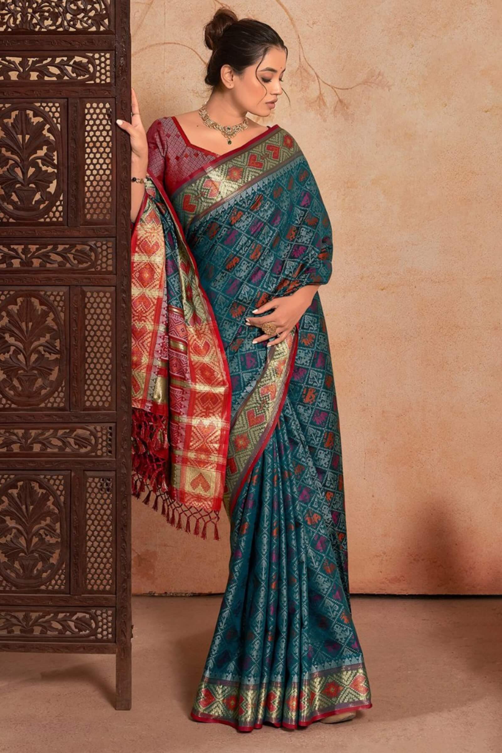 Forbearance Rama Patola Silk Saree with Felicitous Blouse Piece