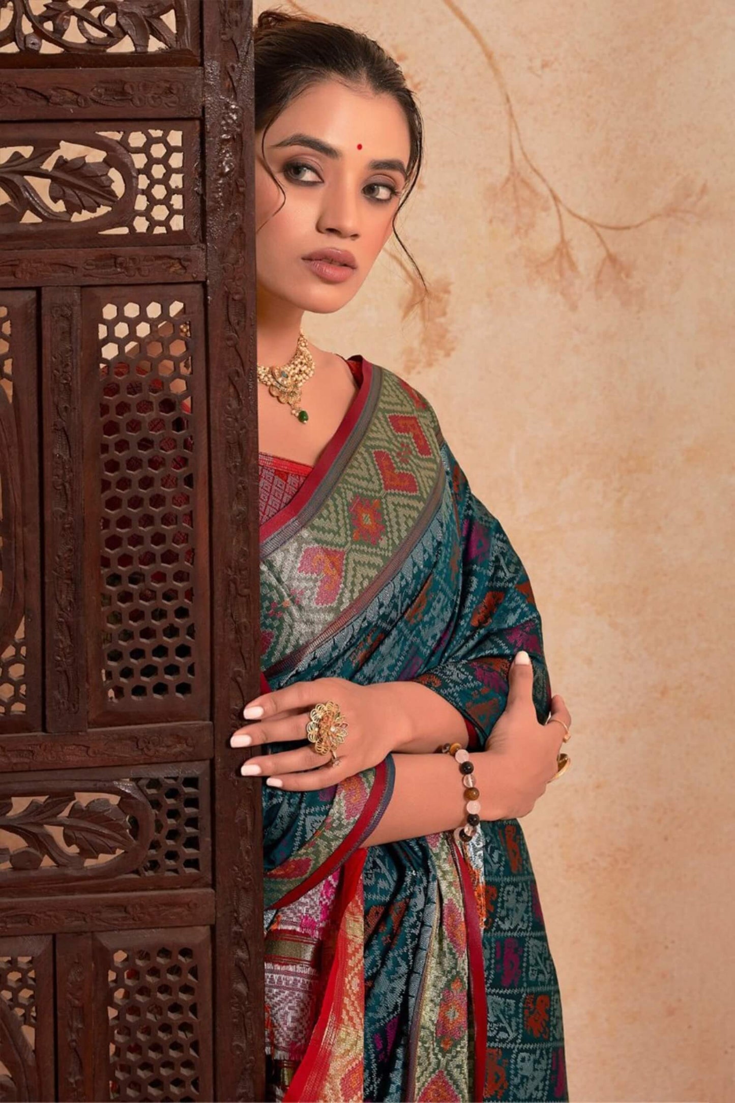 Forbearance Rama Patola Silk Saree with Felicitous Blouse Piece