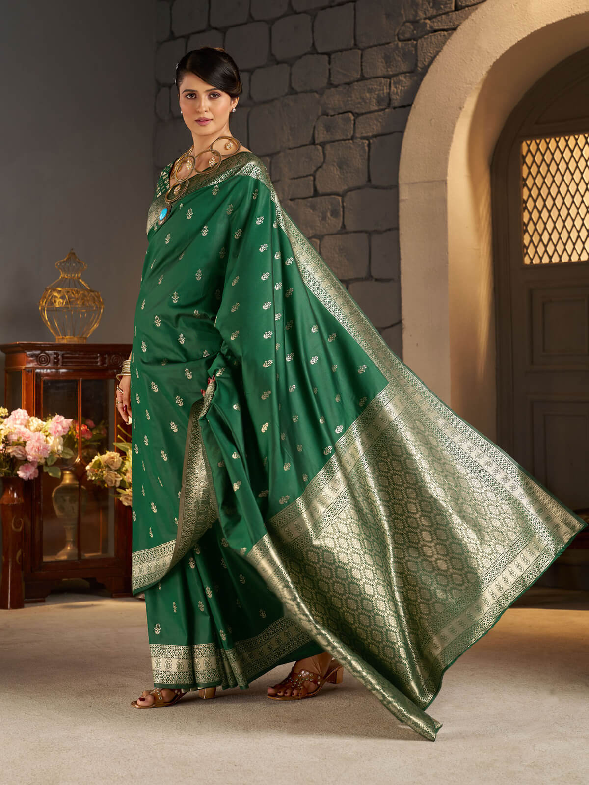 Capricious Dark Green Banarasi Silk Saree With Glamorous Blouse Piece