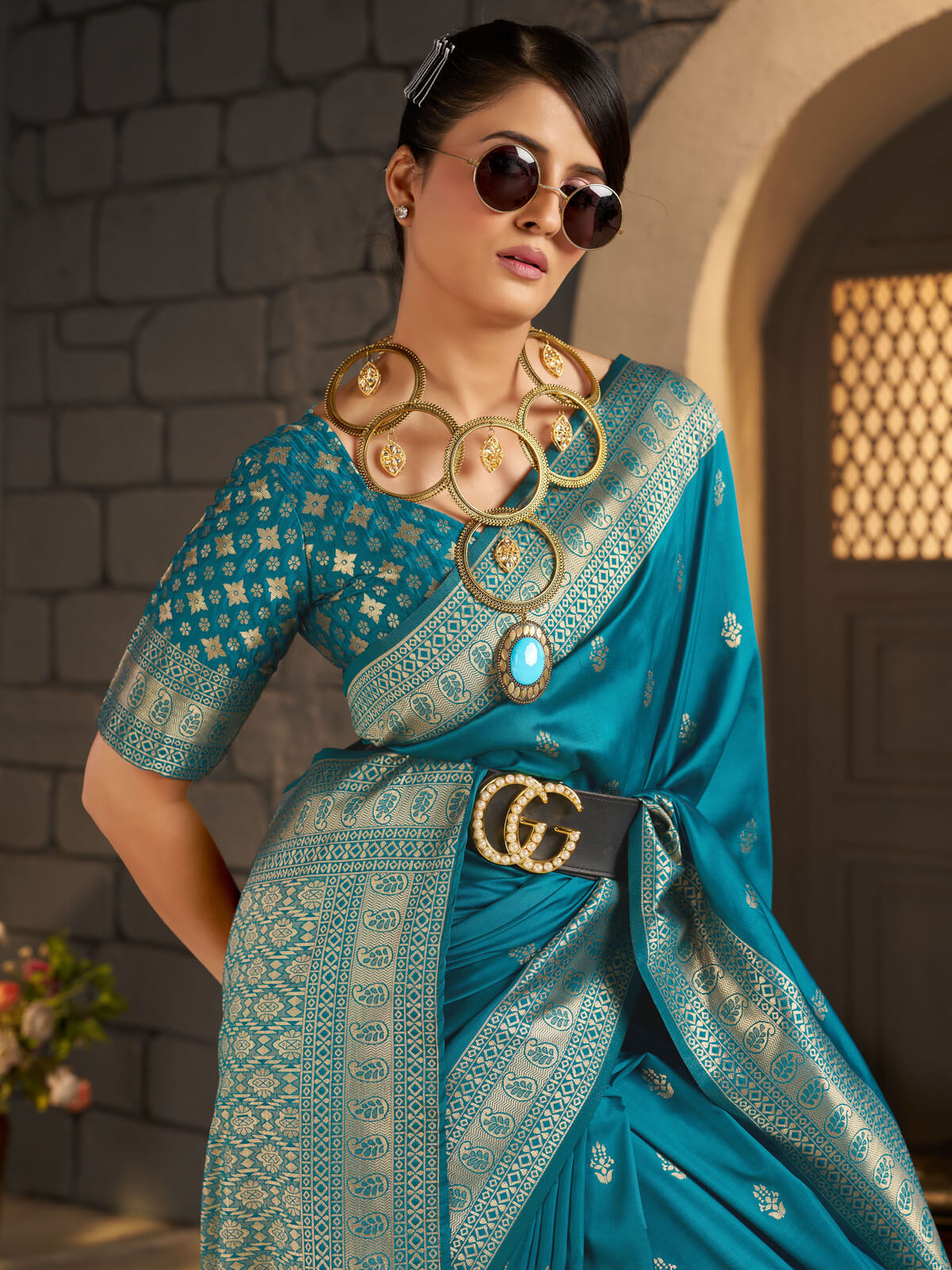 Luminous Firozi Banarasi Silk Saree With Ravishing Blouse Piece