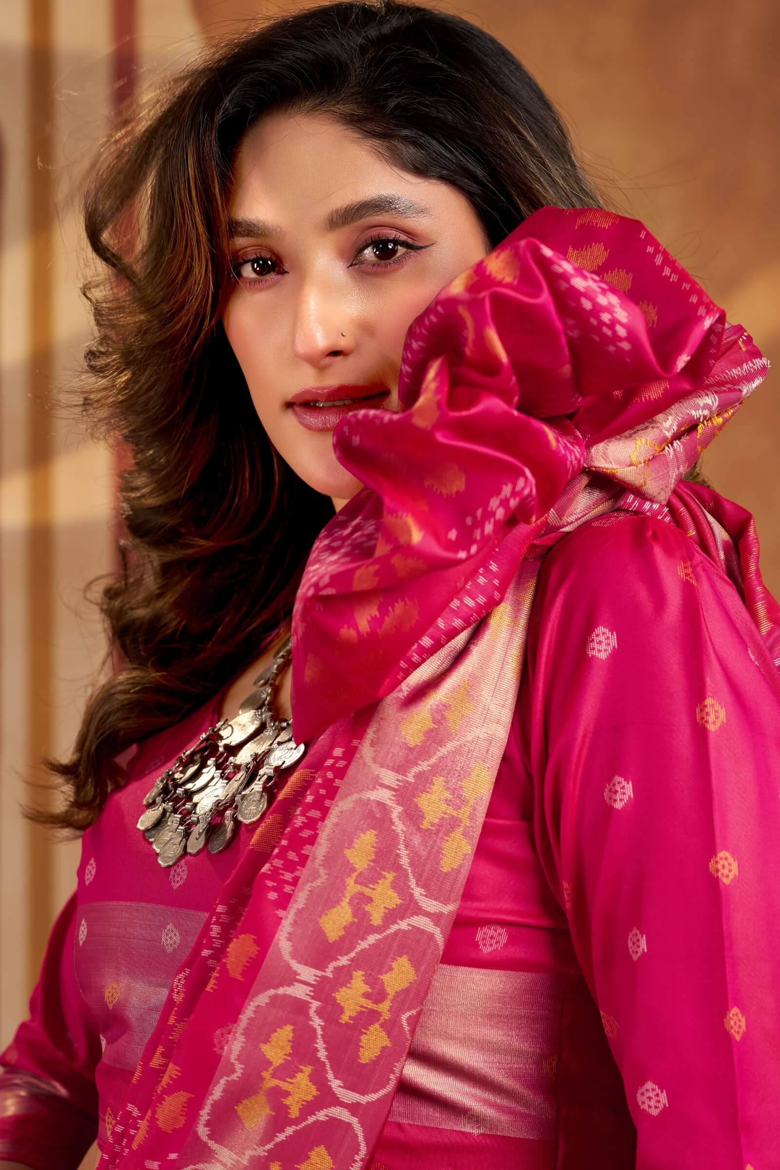 Sizzling Dark Pink Patola Silk Saree with Quixotic Blouse Piece