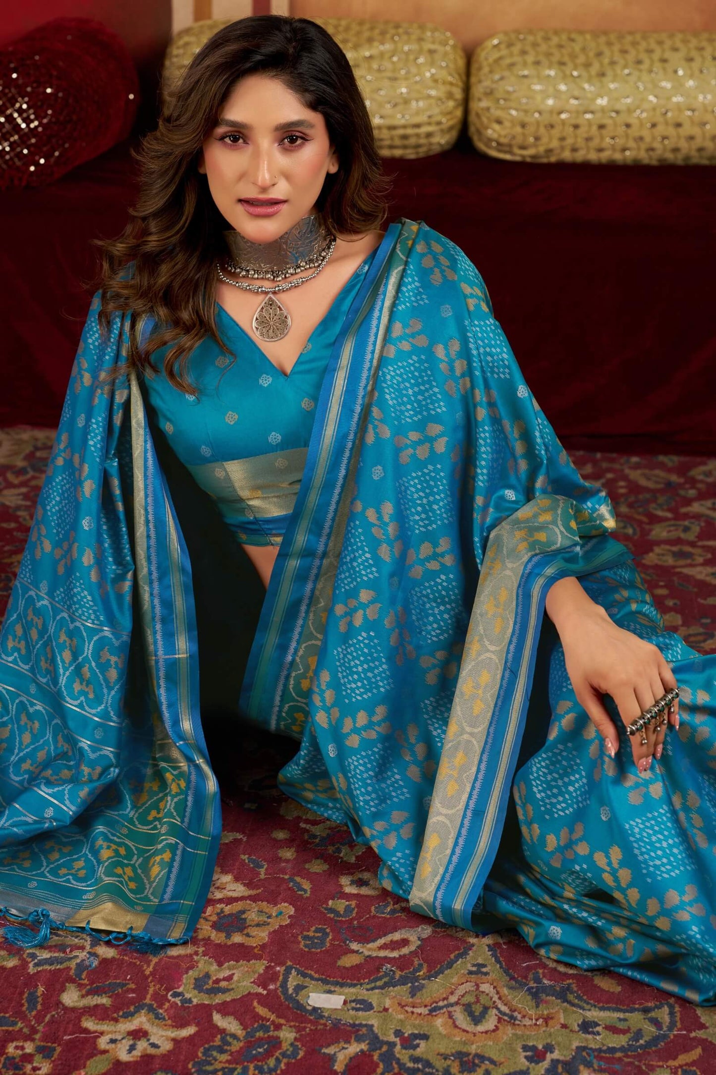 Transcendent Firozi Patola Silk Saree with Elegant Blouse Piece