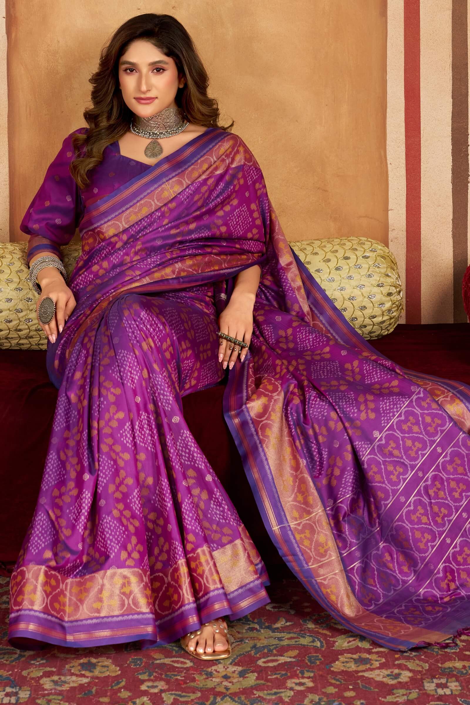 Delectable Purple Patola Silk Saree with Adoring Blouse Piece