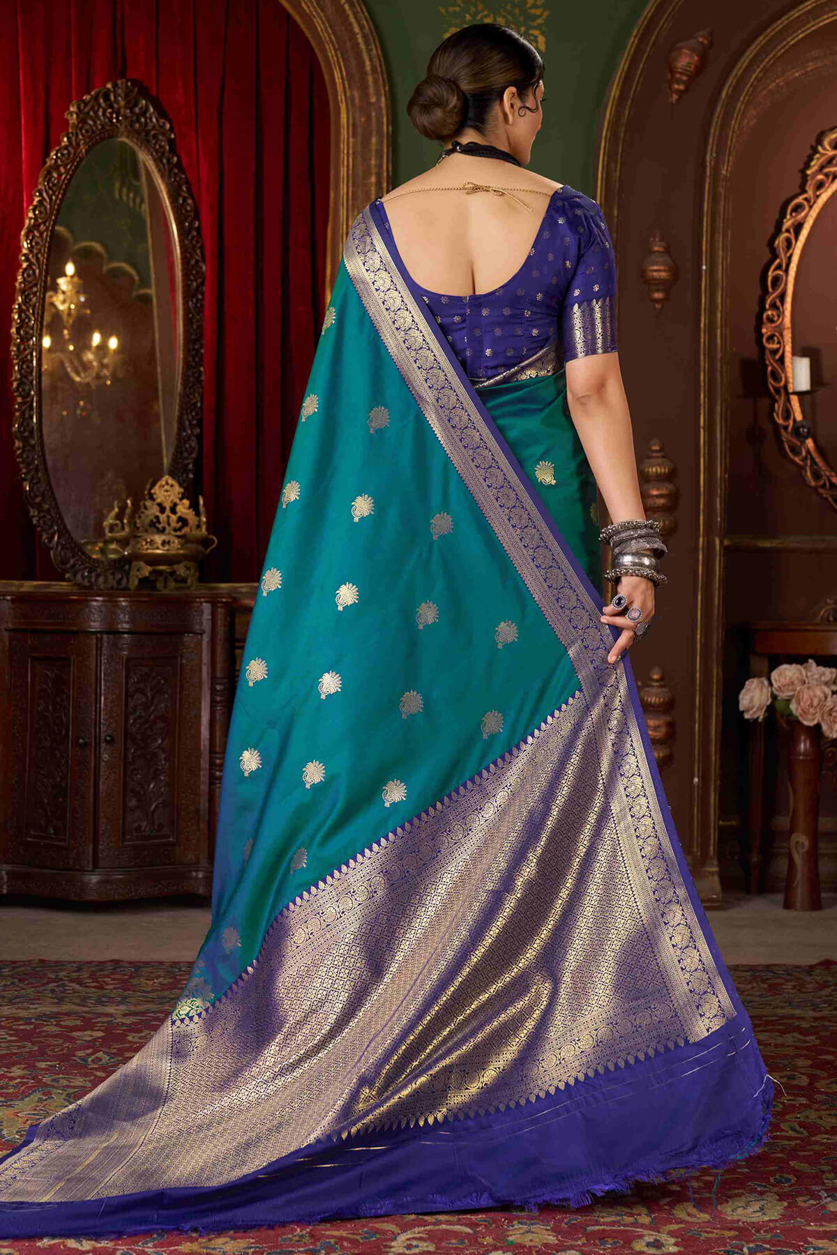 Charming Rama Pure Zari Weaving Banarasi Silk Saree With Panoply Blouse Piece