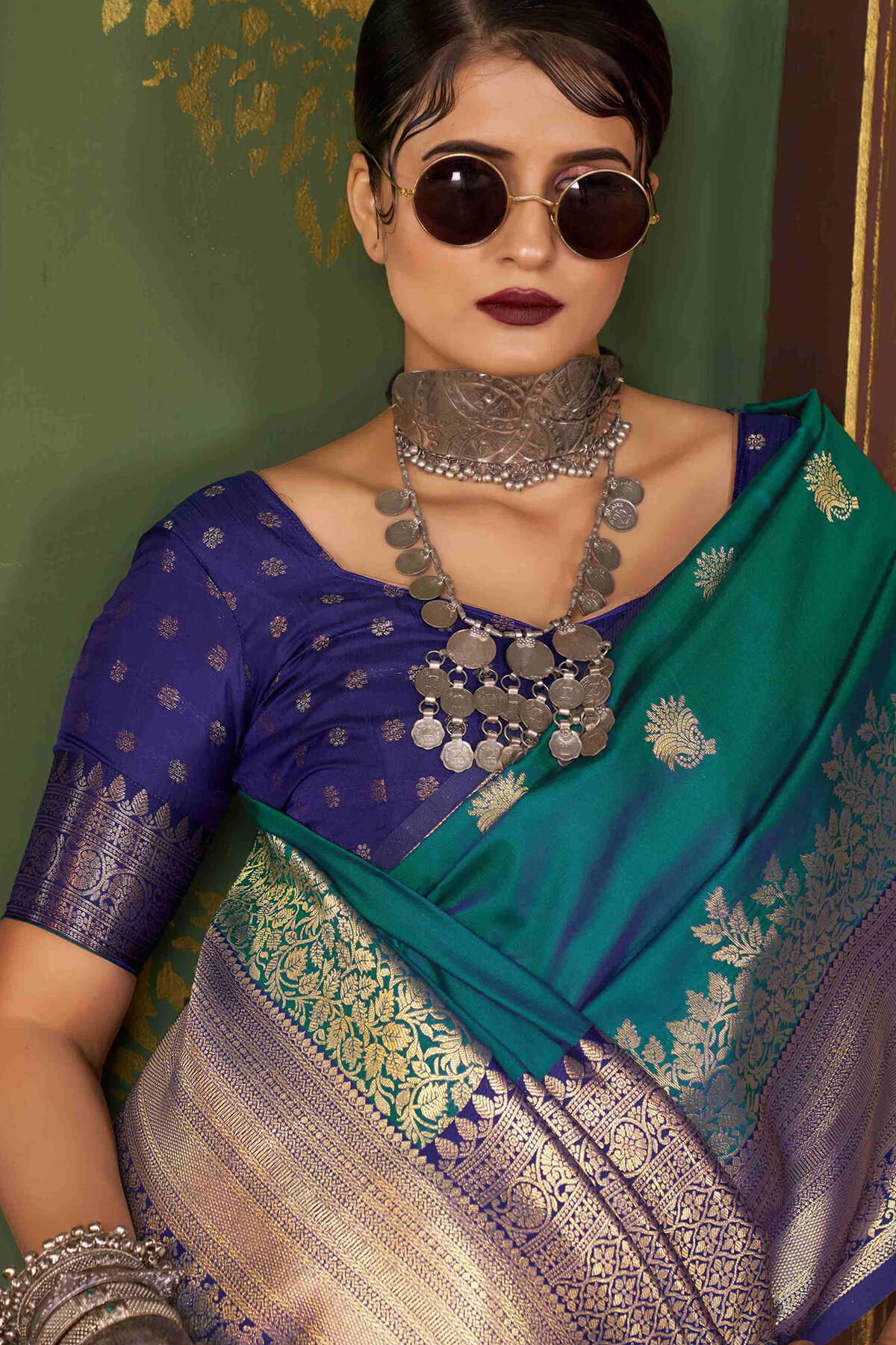 Charming Rama Pure Zari Weaving Banarasi Silk Saree With Panoply Blouse Piece