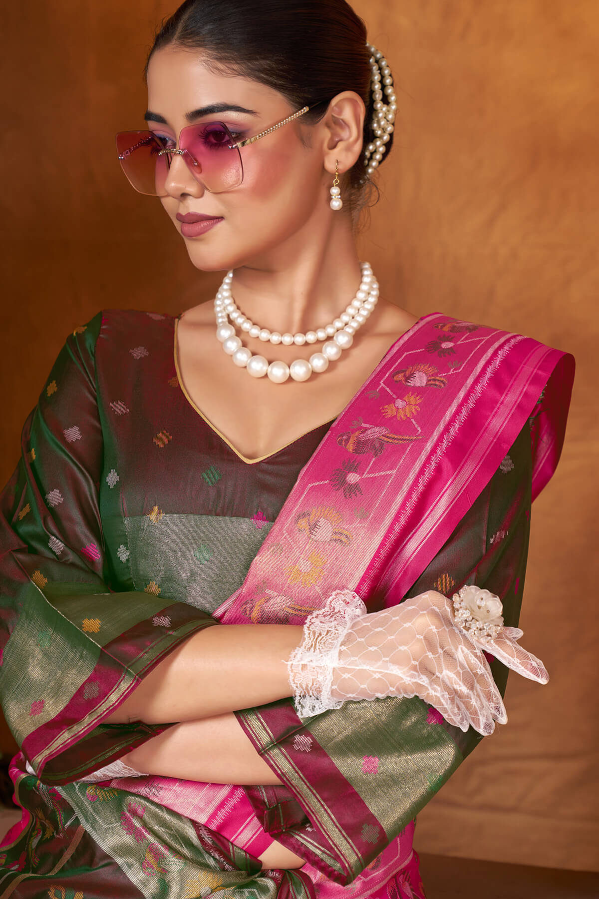 Fugacious Dark Pink Paithani Silk Saree With Nectarous Blouse Piece