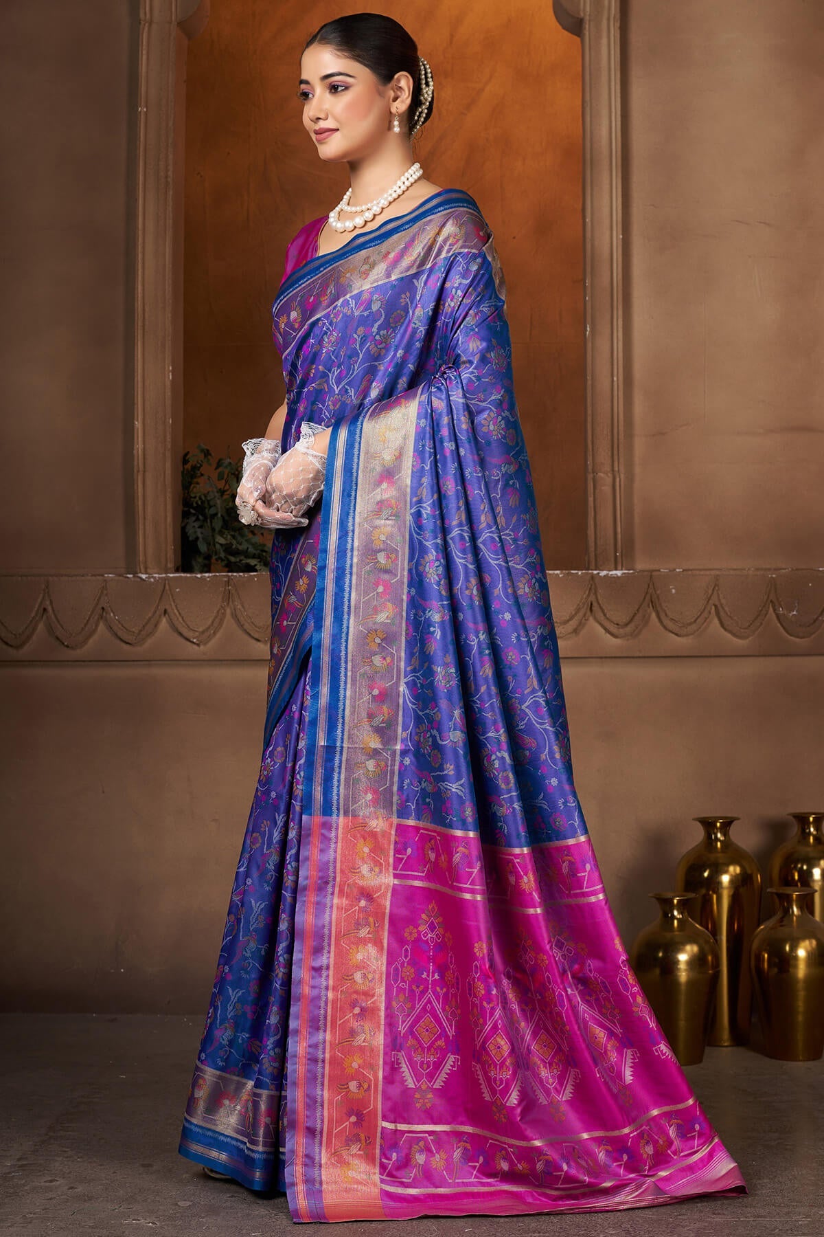 Capricious Navy Blue Paithani Silk Saree With Opulent Blouse Piece