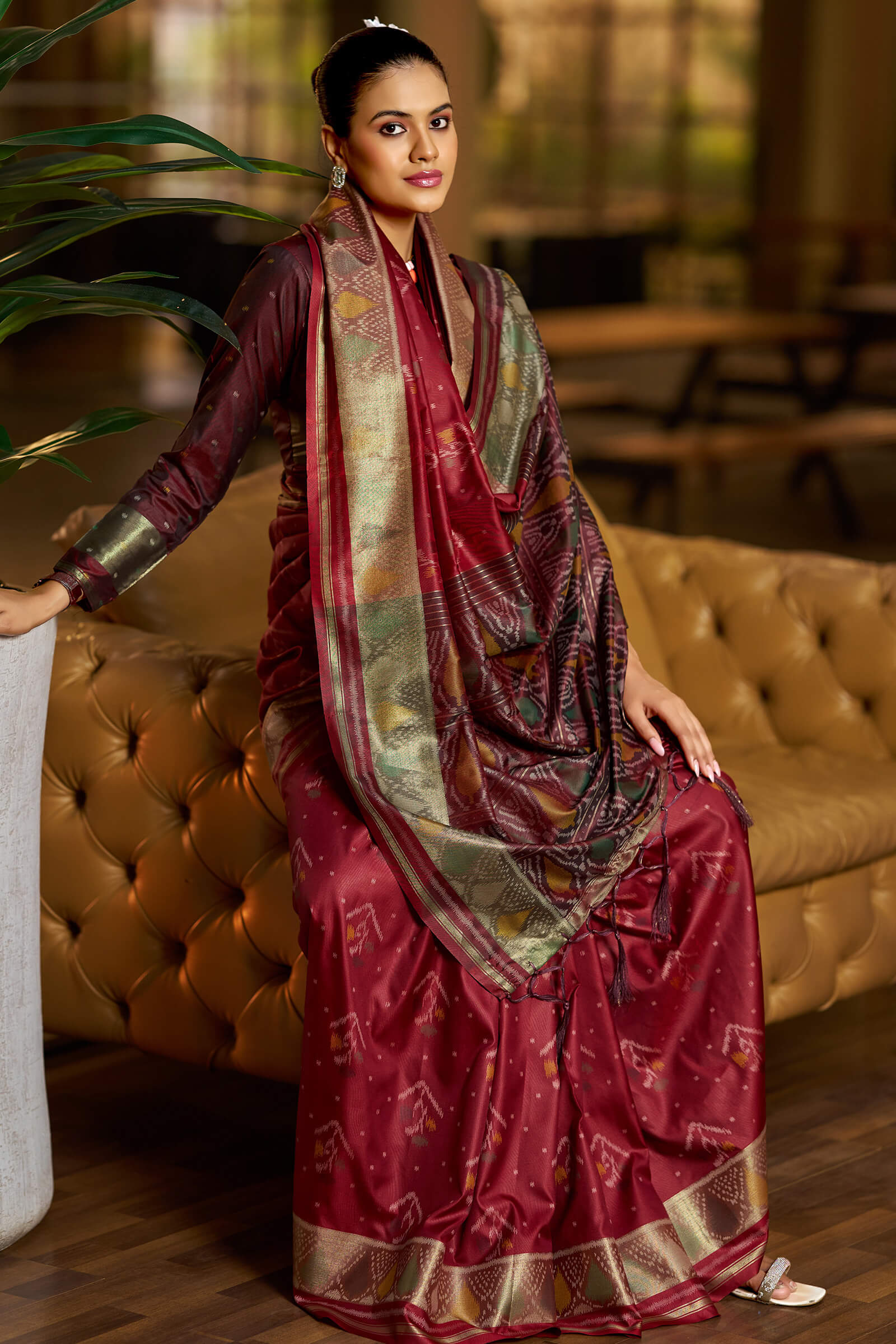 Stylish Maroon Pure Zari Weaving Banarasi Silk Saree With Surreptitious Blouse Piece