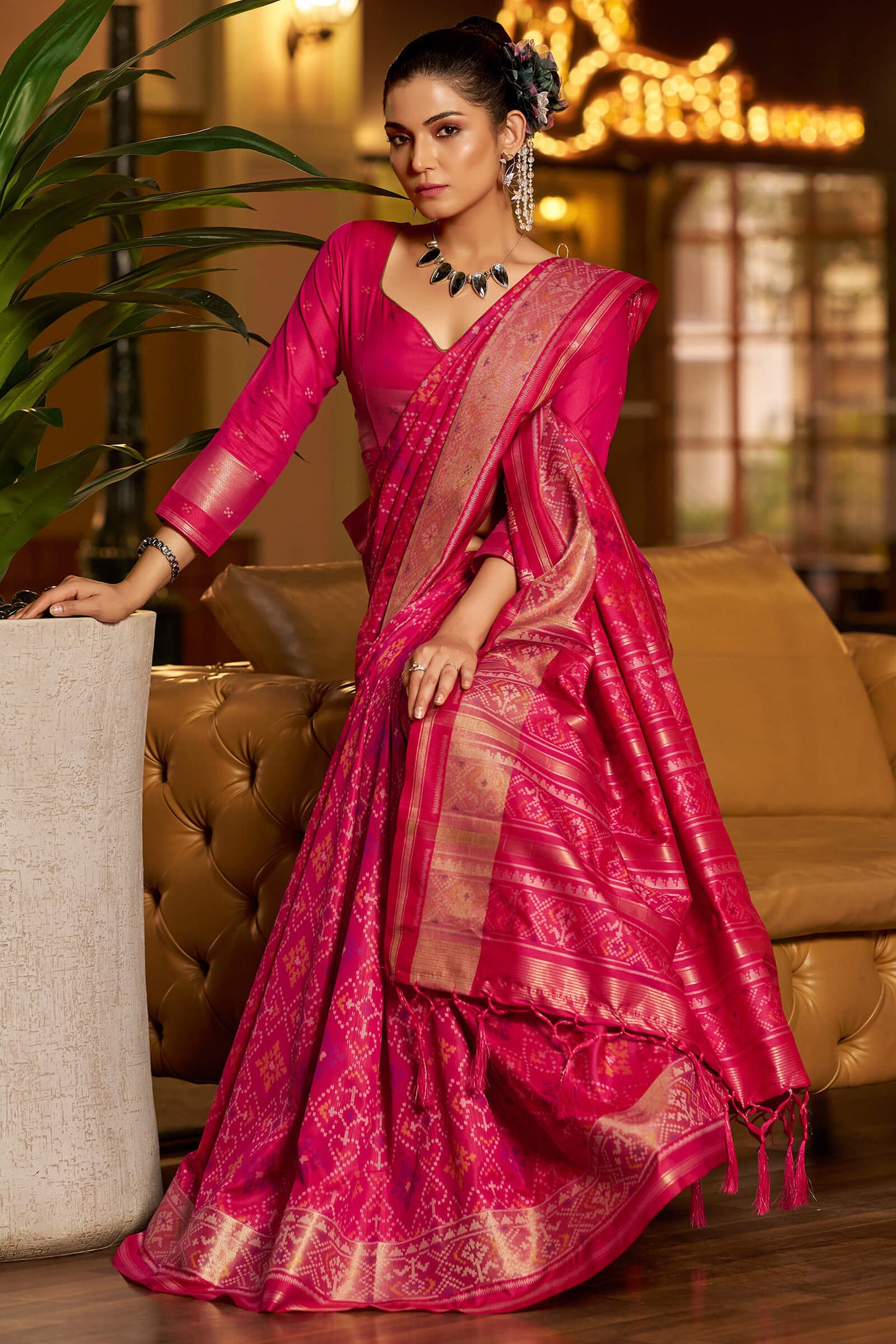 Ephemeral Dark Pink Pure Zari Weaving Banarasi Silk Saree With Outstanding Blouse Piece