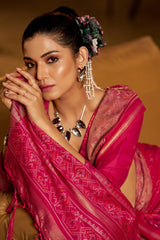 Ephemeral Dark Pink Pure Zari Weaving Banarasi Silk Saree With Outstanding Blouse Piece