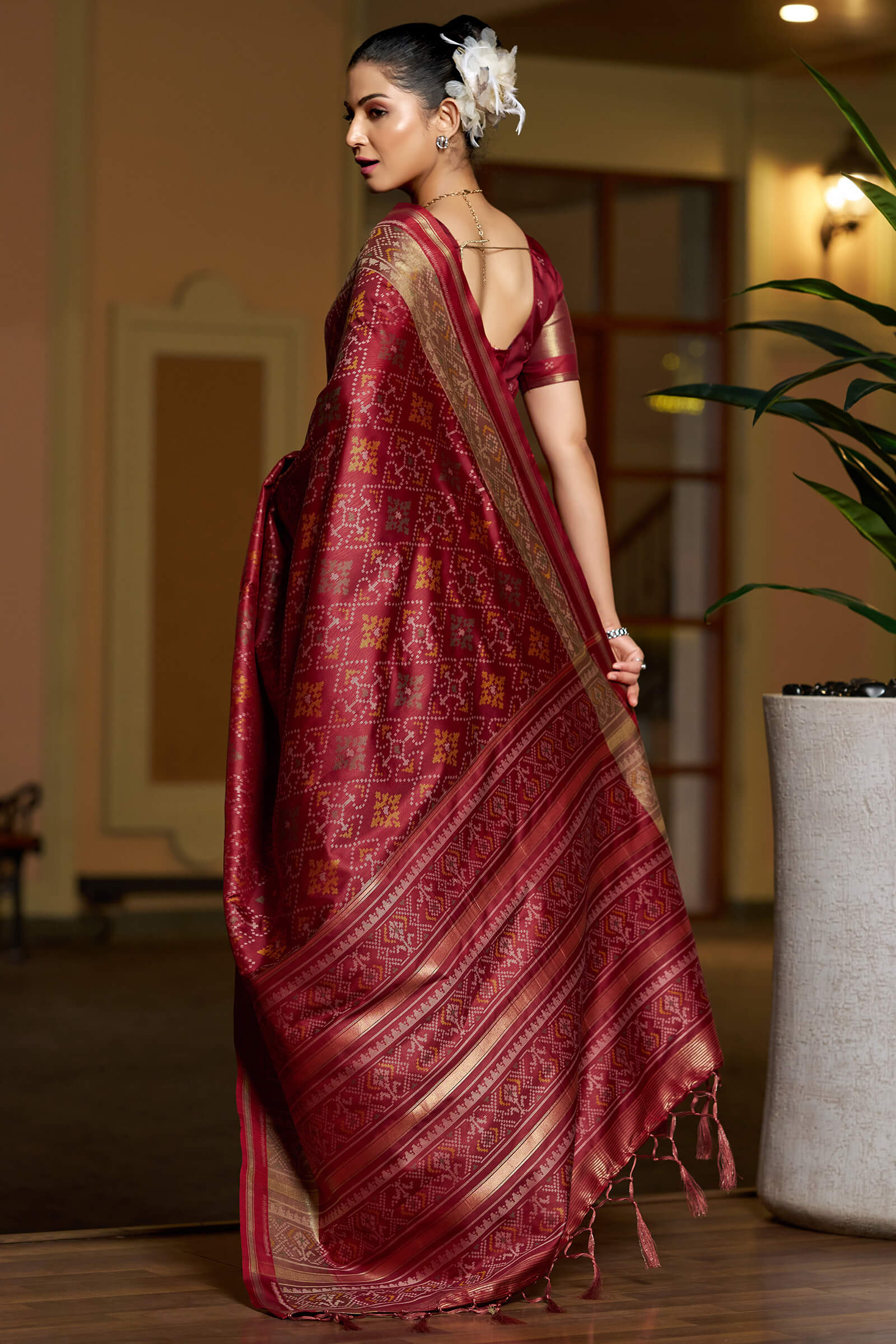 Gleaming Maroon Pure Zari Weaving Banarasi Silk Saree With Moiety Blouse Piece