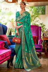 Woebegone Rama Kanjivaram Silk Saree With Delectable Blouse Piece