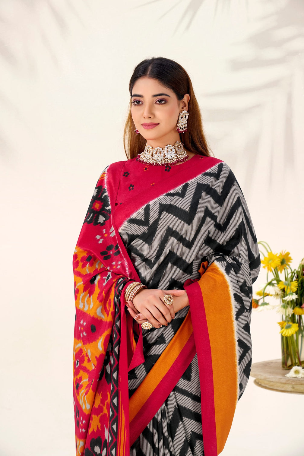 Black Graceful Printed Tasar Silk Saree with Matching Unstitched Blouse Piece