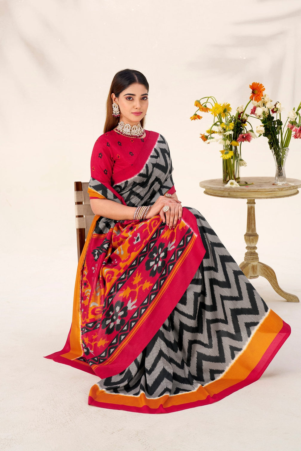 Black Graceful Printed Tasar Silk Saree with Matching Unstitched Blouse Piece