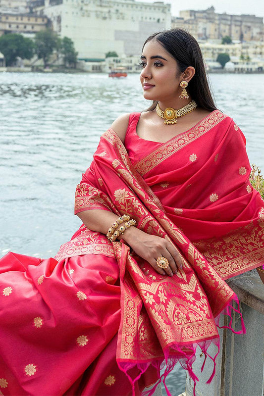 Red Silk Blend Saree With Blouse Piece Red