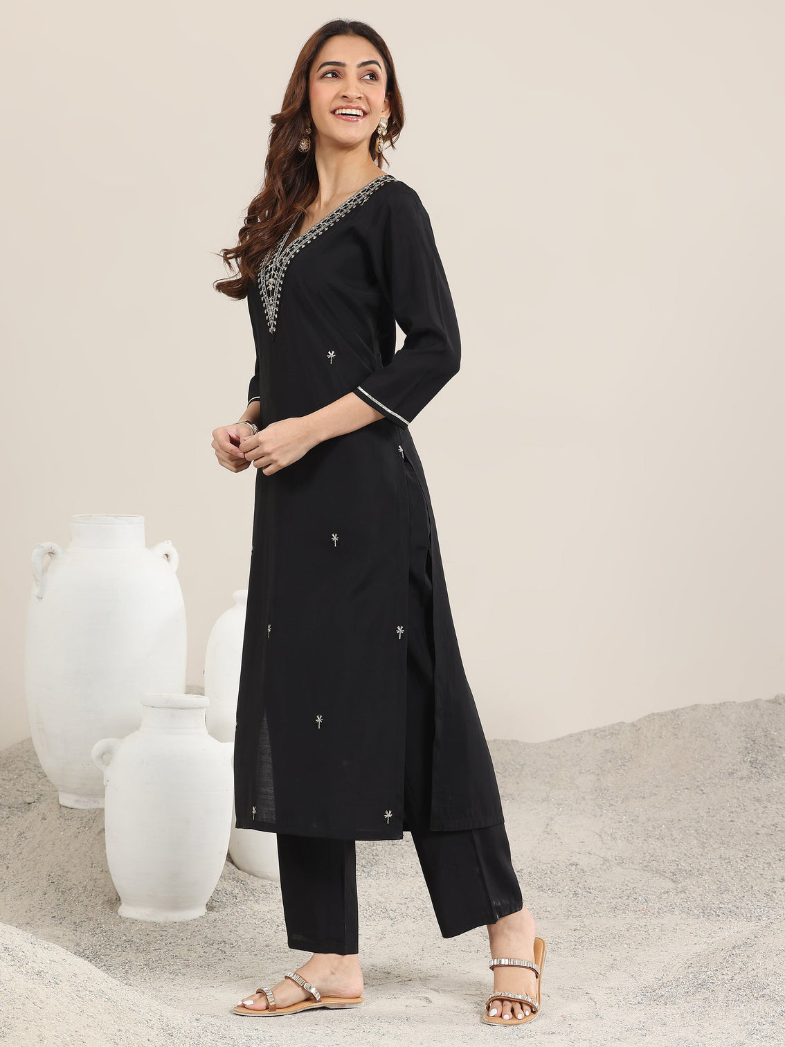 Mameraa Black Embroidered Straight Suit With Dupatta