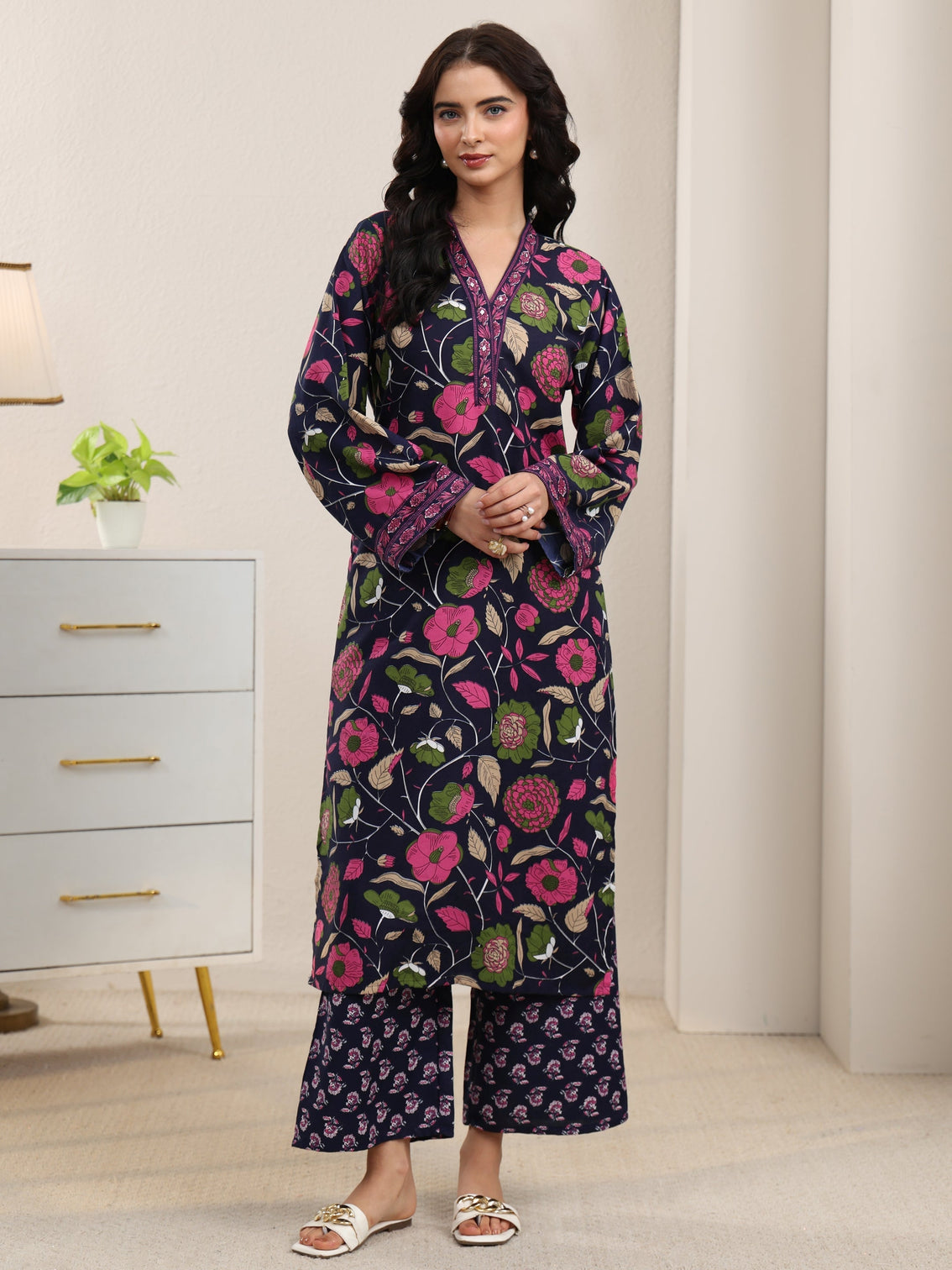 Mameraa Navy Blue Floral Printed Straight Kurta Set
