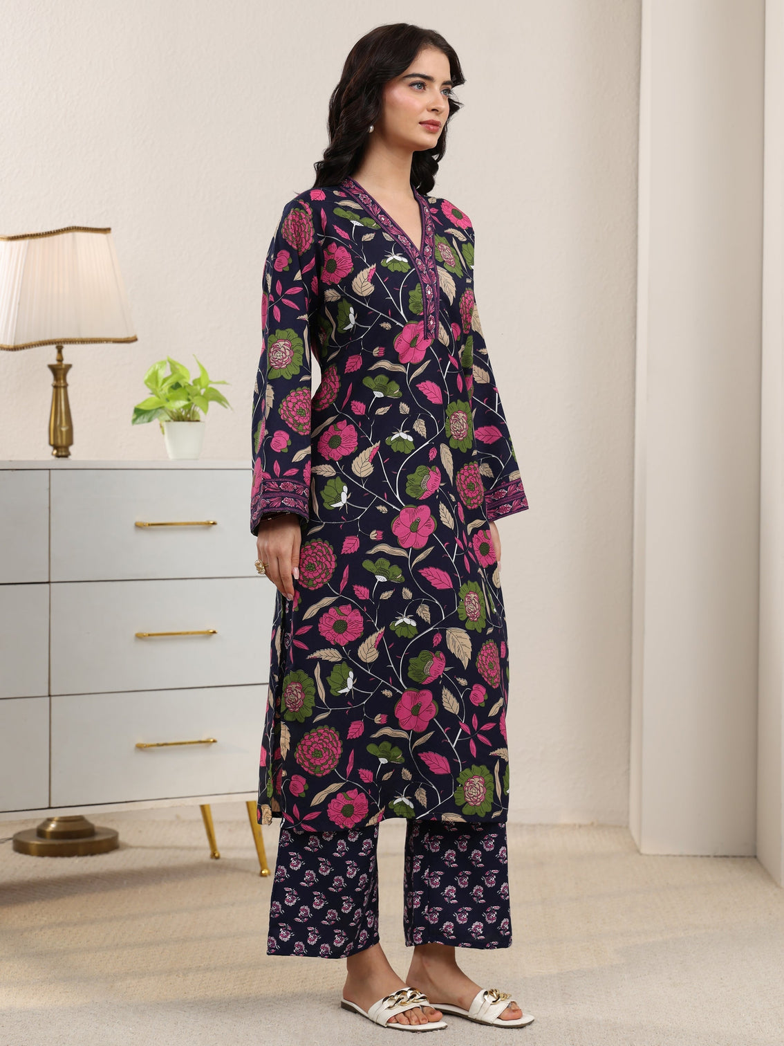 Mameraa Navy Blue Floral Printed Straight Kurta Set