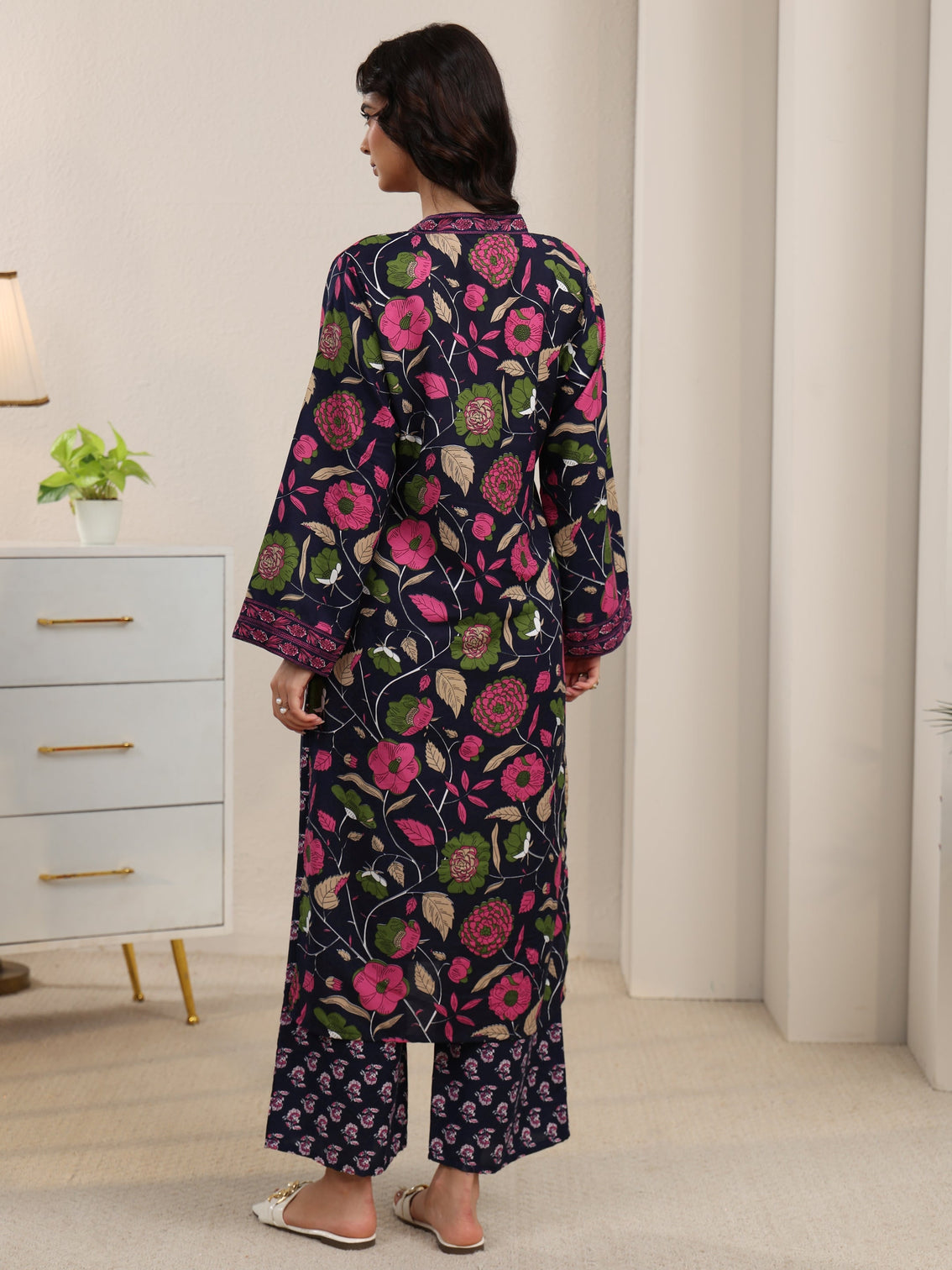 Mameraa Navy Blue Floral Printed Straight Kurta Set