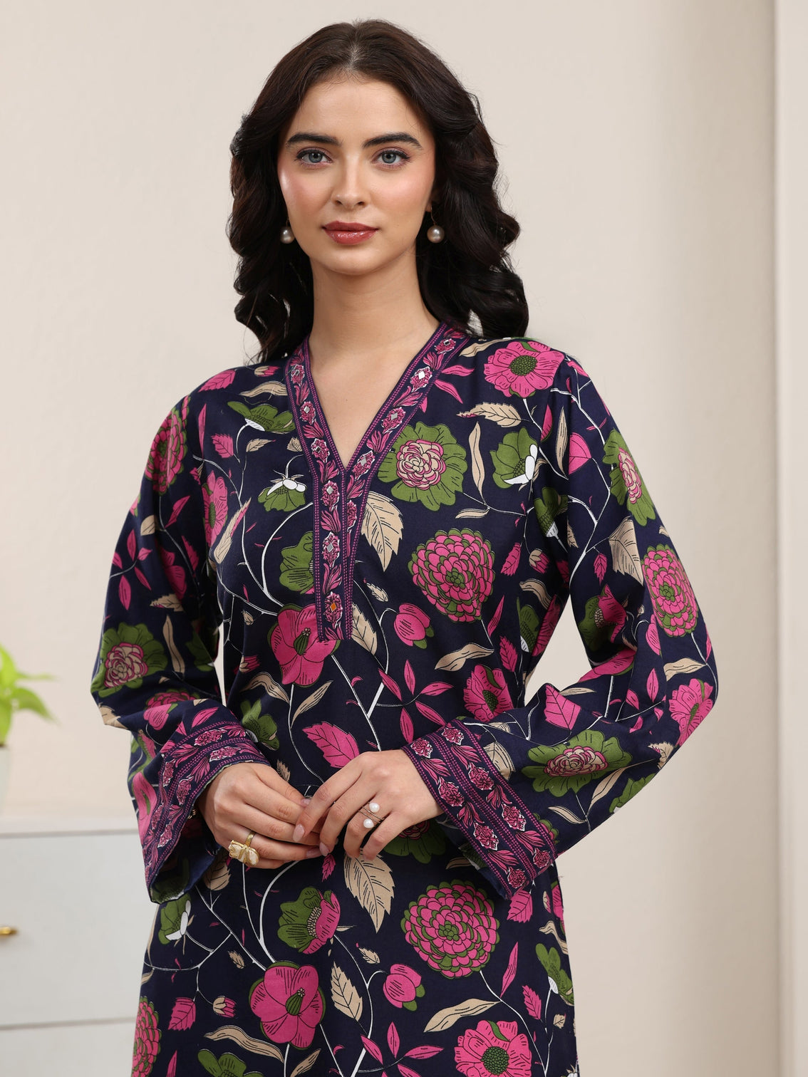 Mameraa Navy Blue Floral Printed Straight Kurta Set