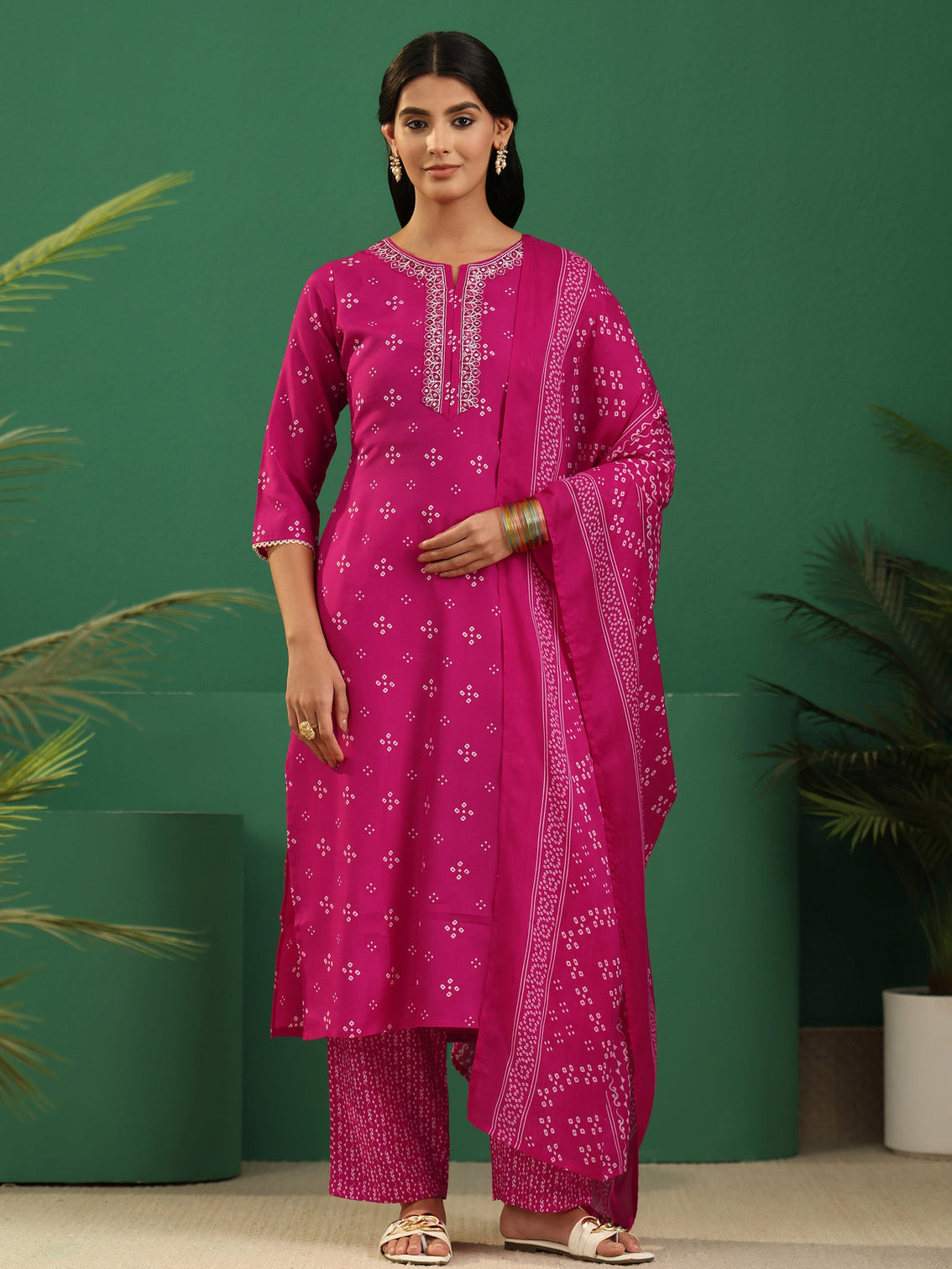 Mameraa Magenta Pink Bandhani Straight Suit Set