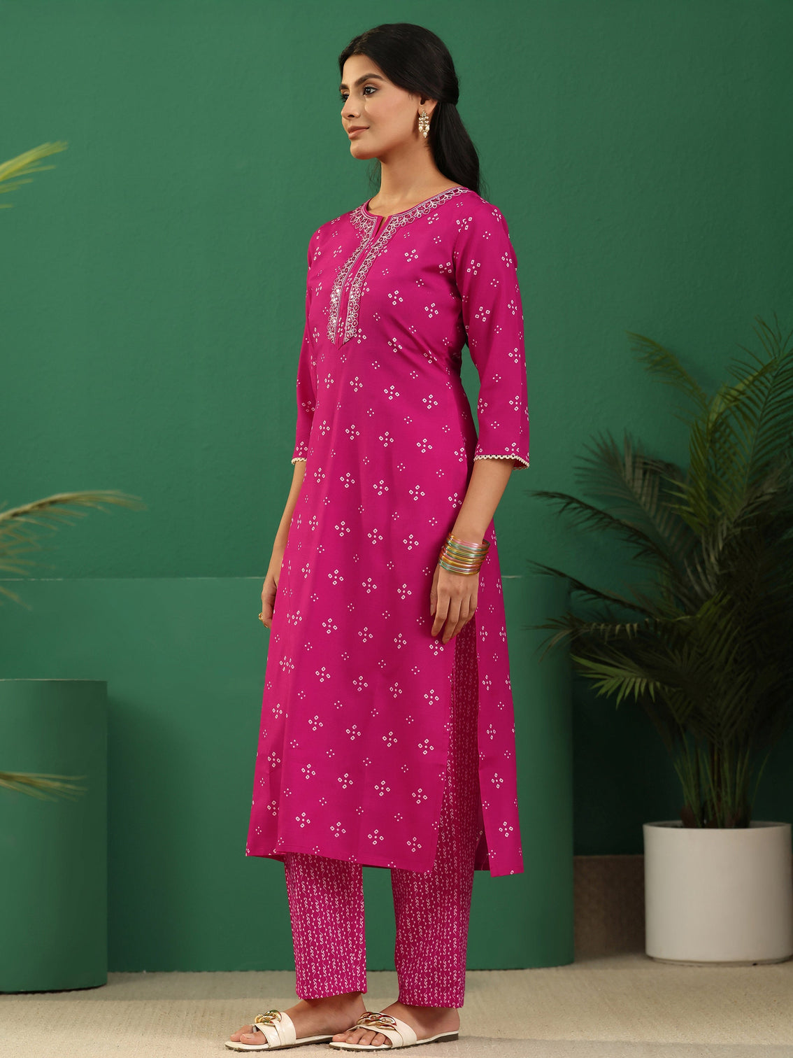 Mameraa Magenta Pink Bandhani Straight Suit Set