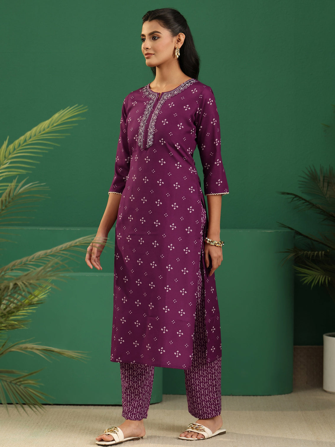 Mameraa Plum Purple Bandhani Printed Straight Suit Set