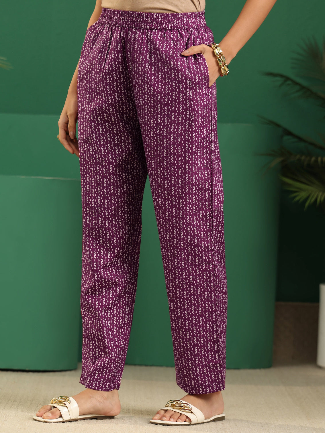 Mameraa Plum Purple Bandhani Printed Straight Suit Set