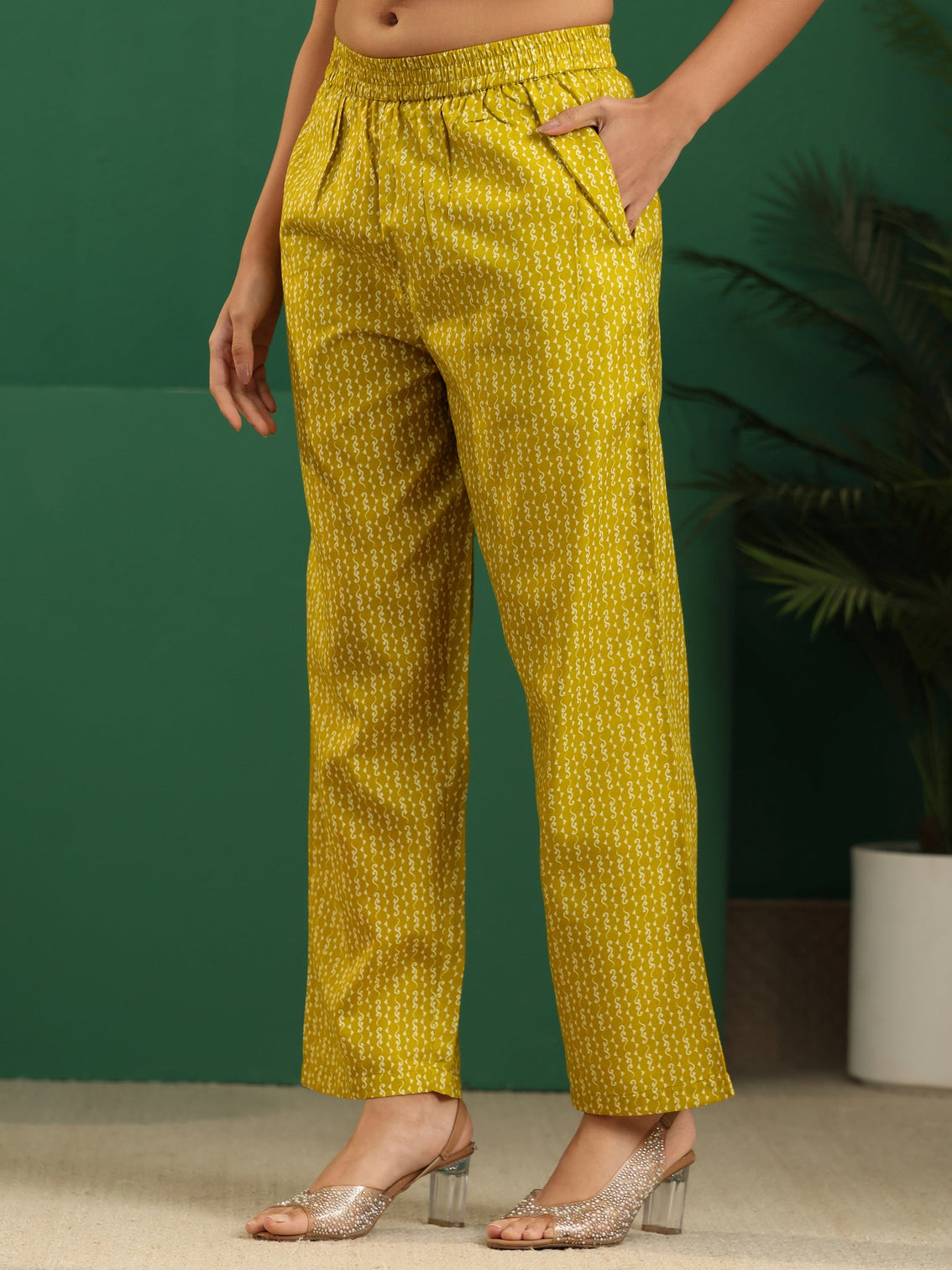Mameraa Green Bandhani Straight Suit Set