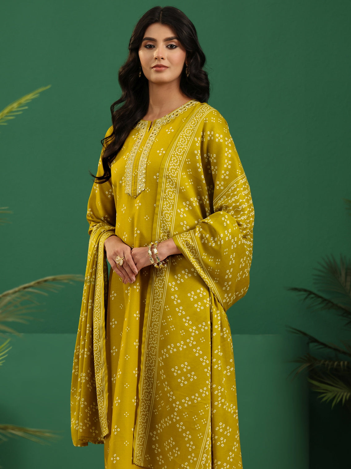 Mameraa Green Bandhani Straight Suit Set