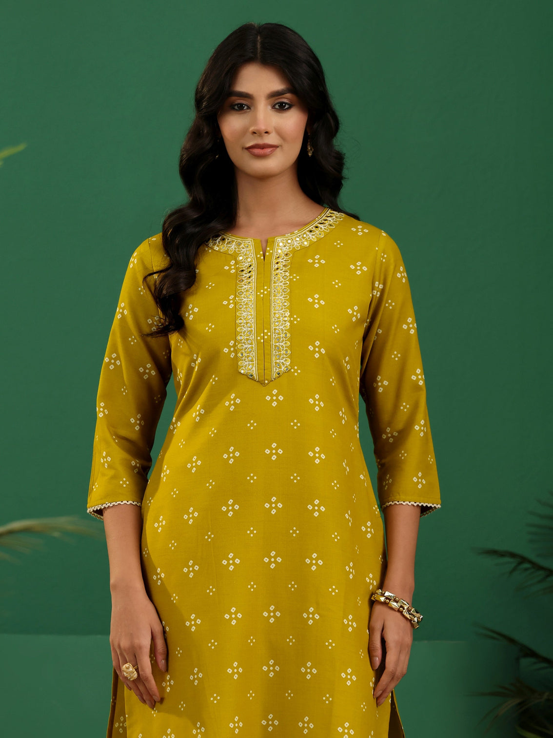Mameraa Green Bandhani Straight Suit Set