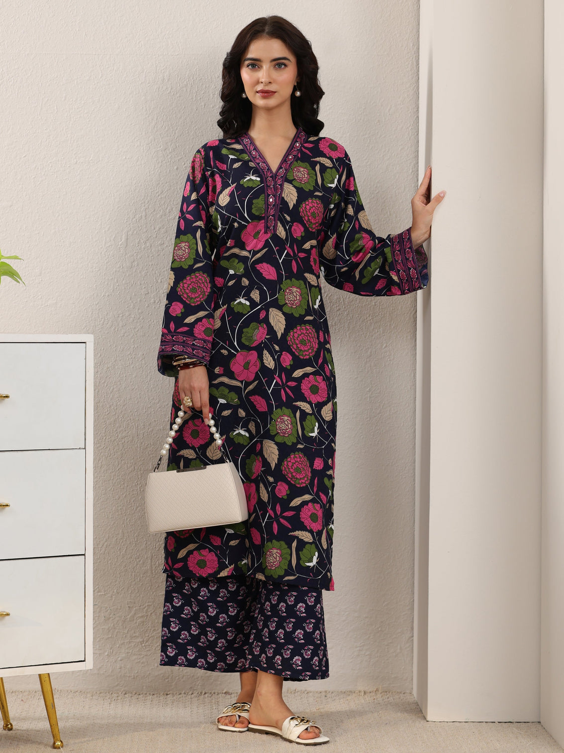 Mameraa Navy Blue Floral Printed Straight Kurta Set