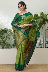 Flamboyant Green Pure Zari Weaving Banarasi Silk Saree With Fantabulous Blouse Piece