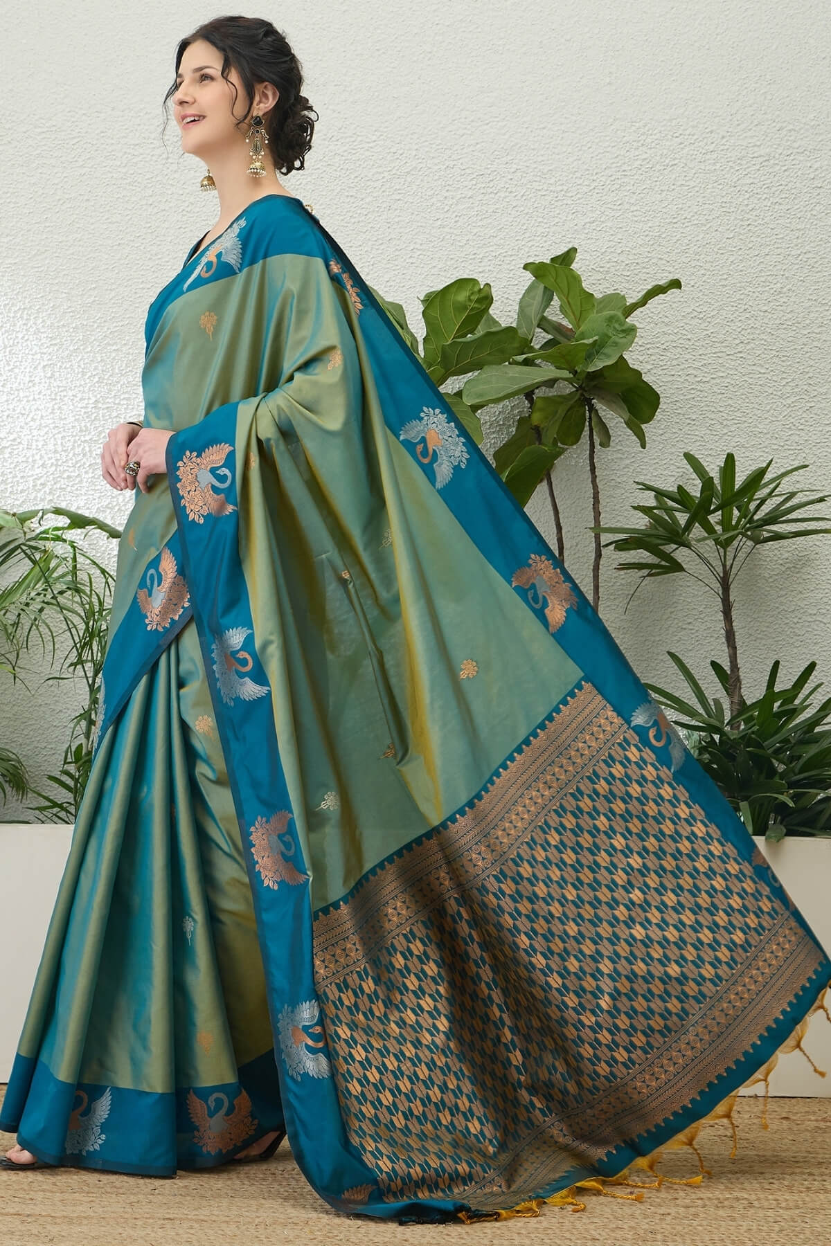 Precious Sea Green Pure Zari Weaving Banarasi Silk Saree With Unequalled Blouse Piece