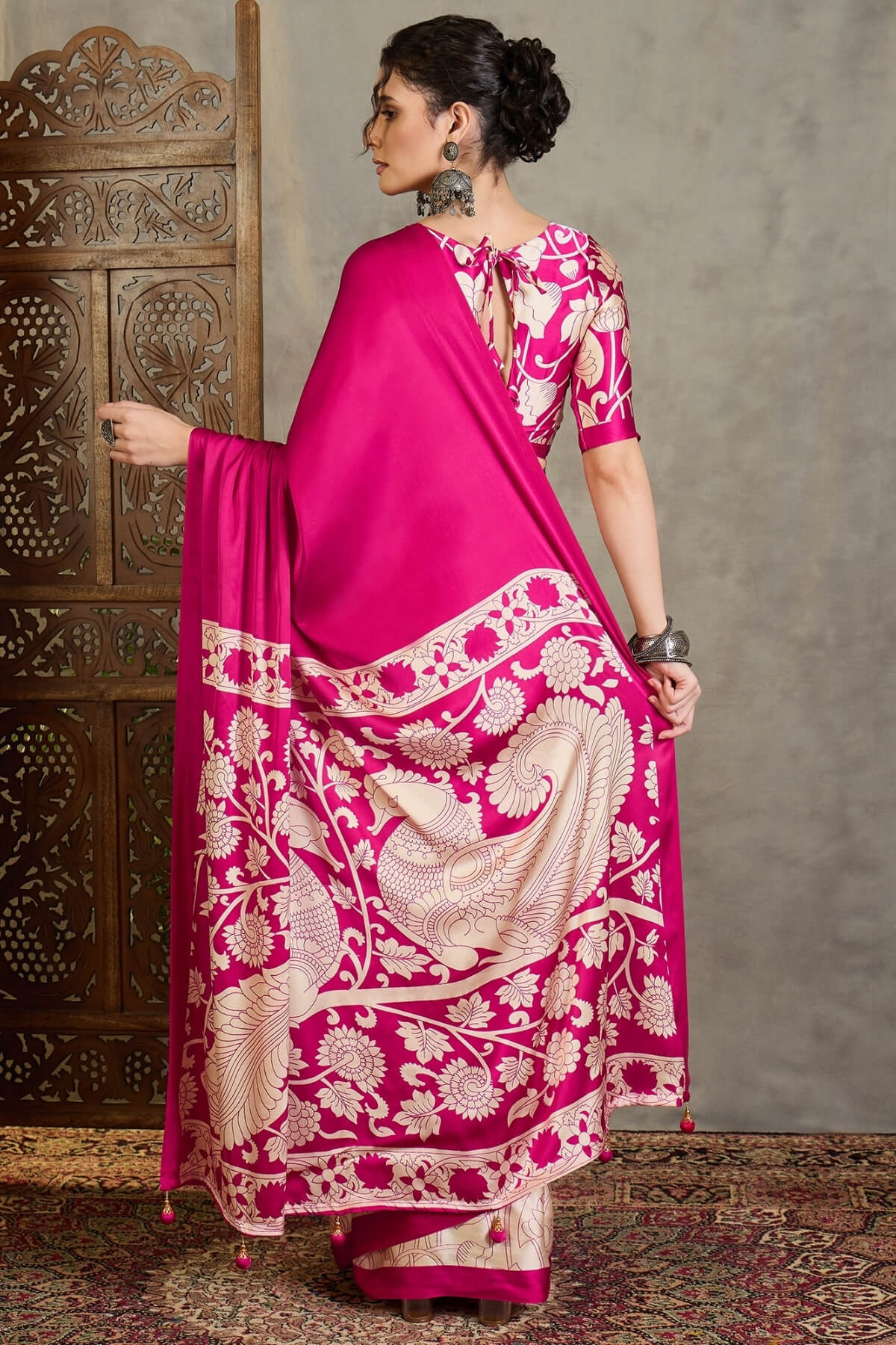 Enigmatic Magenta Digital Printed Satin Silk Saree With Skinny Blouse Piece