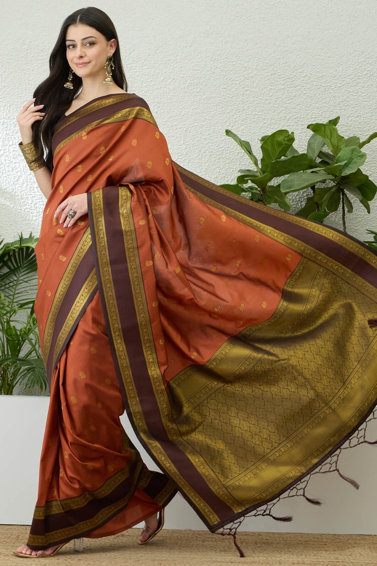 Magnificat Orange Pure Zari Weaving Banarasi Silk Saree With Charismatic Blouse Piece