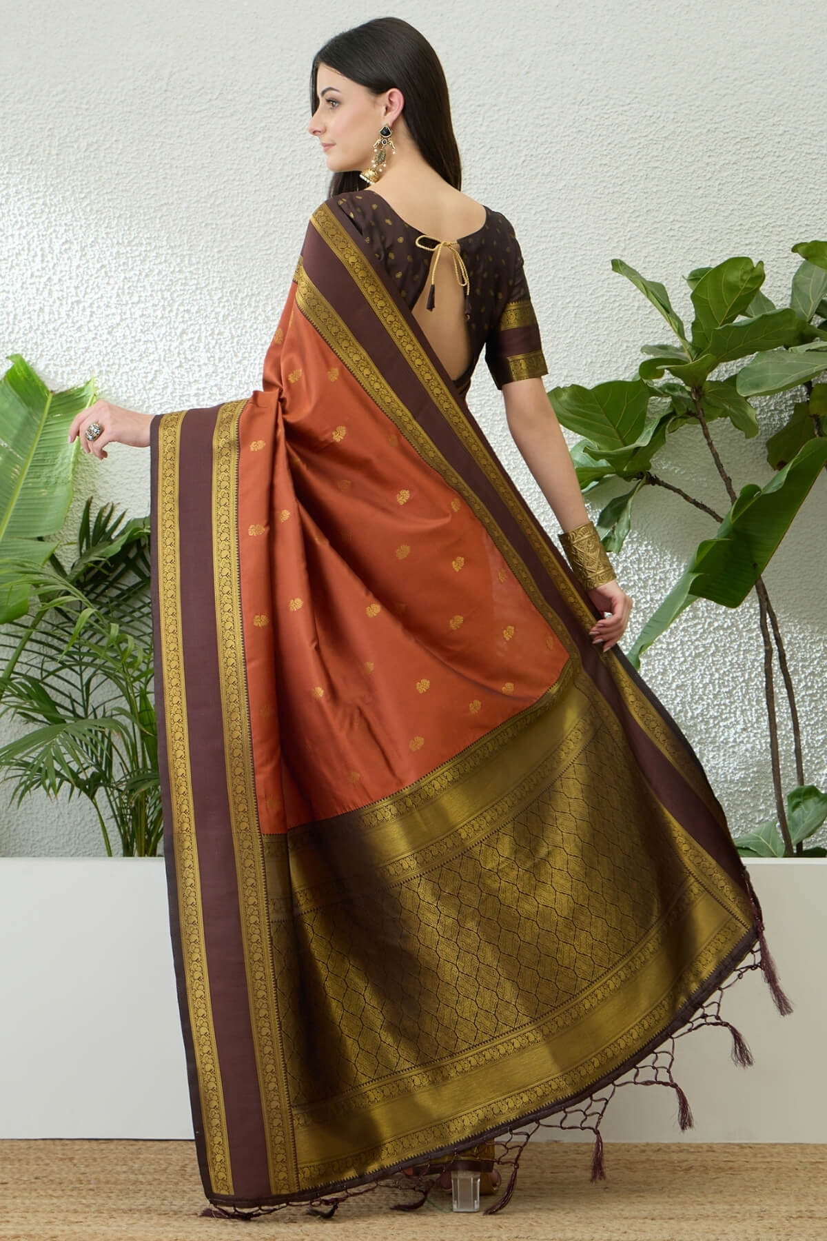 Magnificat Orange Pure Zari Weaving Banarasi Silk Saree With Charismatic Blouse Piece