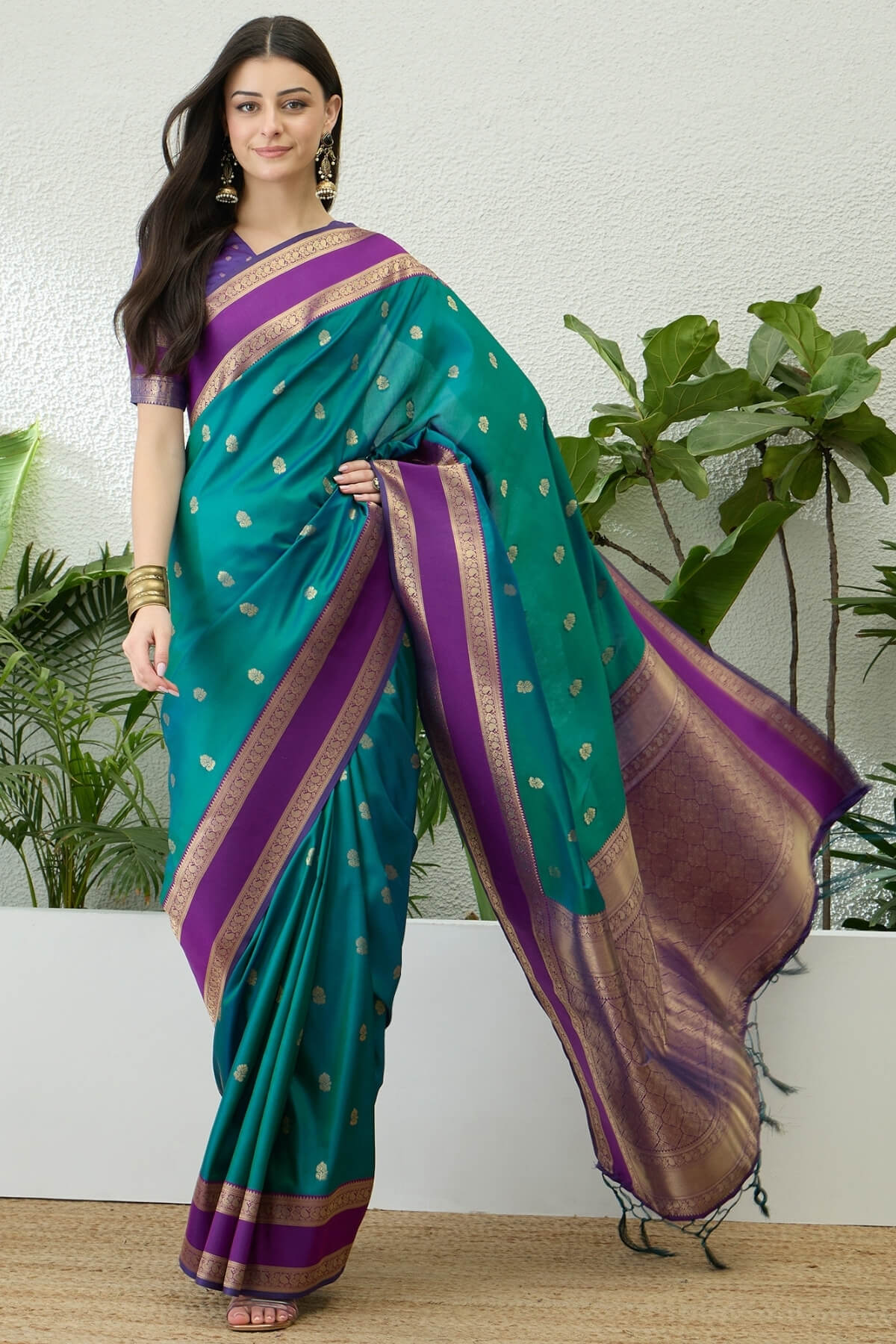 Jubilant Rama Pure Zari Weaving Banarasi Silk Saree With Desultory Blouse Piece