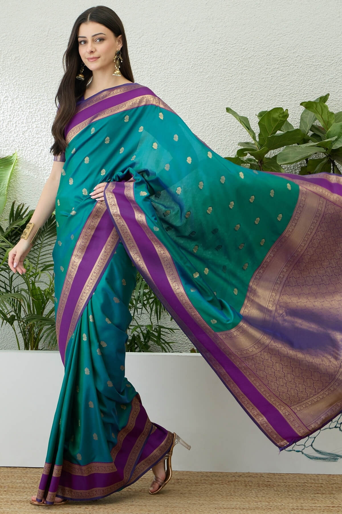 Jubilant Rama Pure Zari Weaving Banarasi Silk Saree With Desultory Blouse Piece