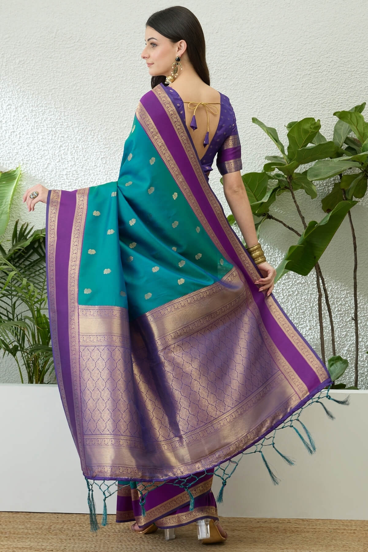 Jubilant Rama Pure Zari Weaving Banarasi Silk Saree With Desultory Blouse Piece