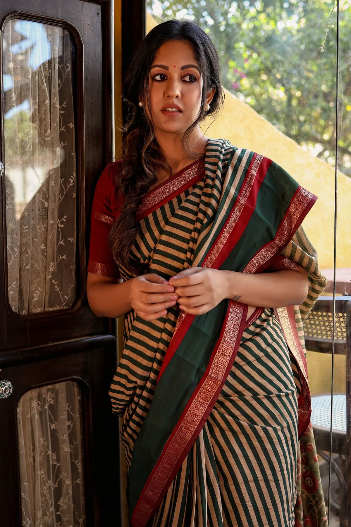 Ishita Dutta In Green Striped Printed Cotton Silk Saree