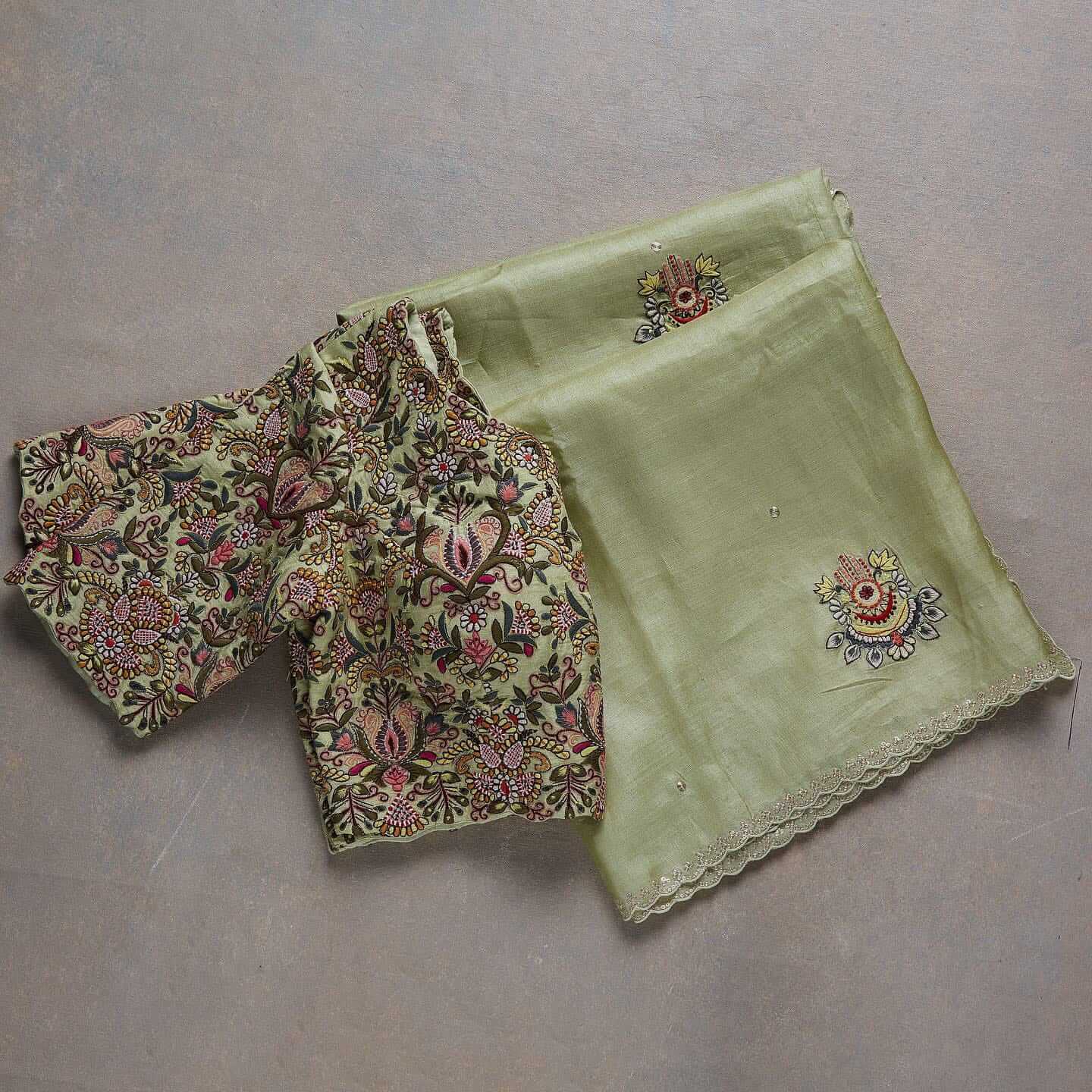 Green Saree in Organza With Resham and Embroidery Work