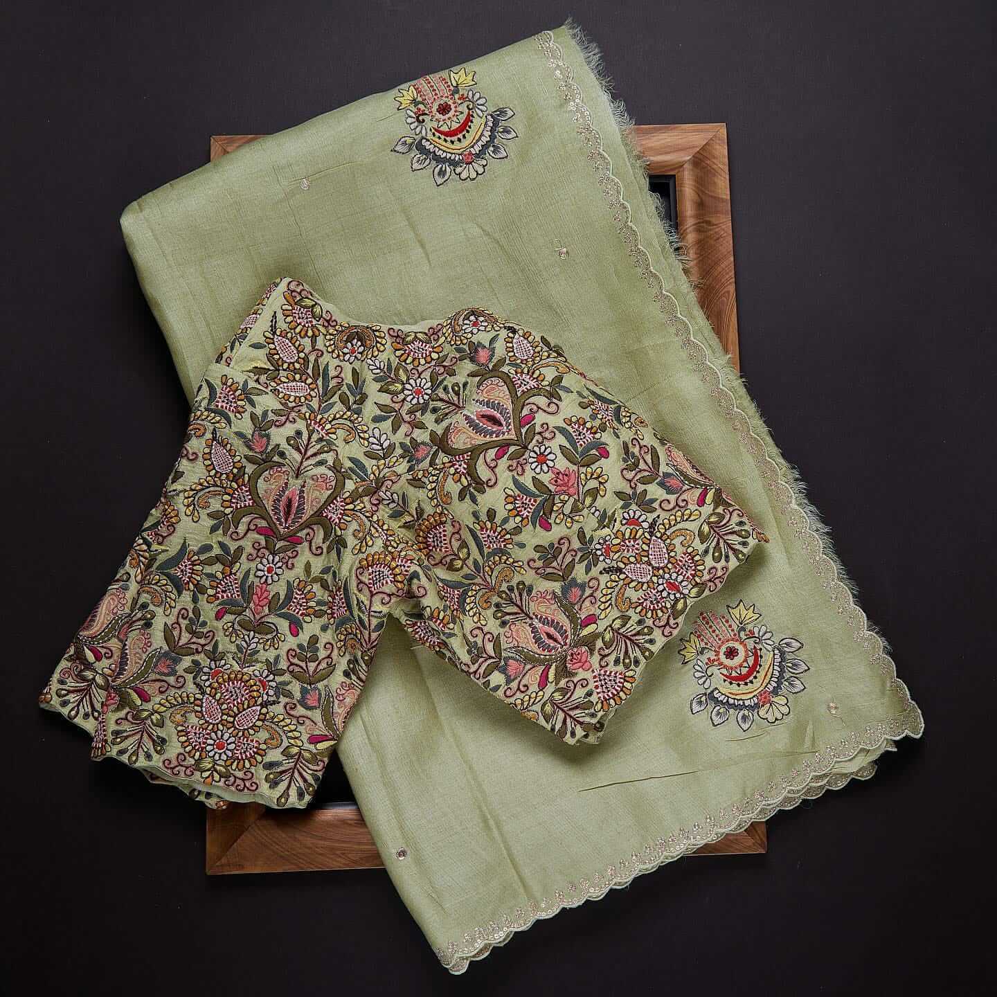 Green Saree in Organza With Resham and Embroidery Work