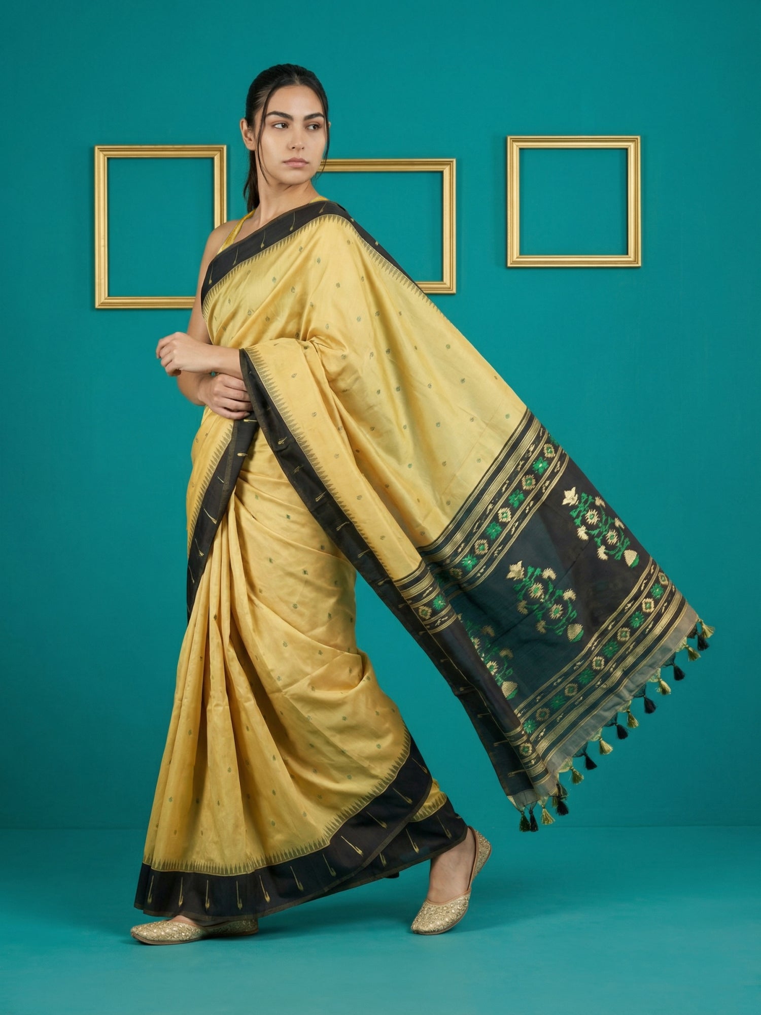 Black Handloom Soft Silk Saree with Zari Weaving, Contrast Muniya Border  Traditional Pallu – Rich Look Silk Saree with Blouse Piece